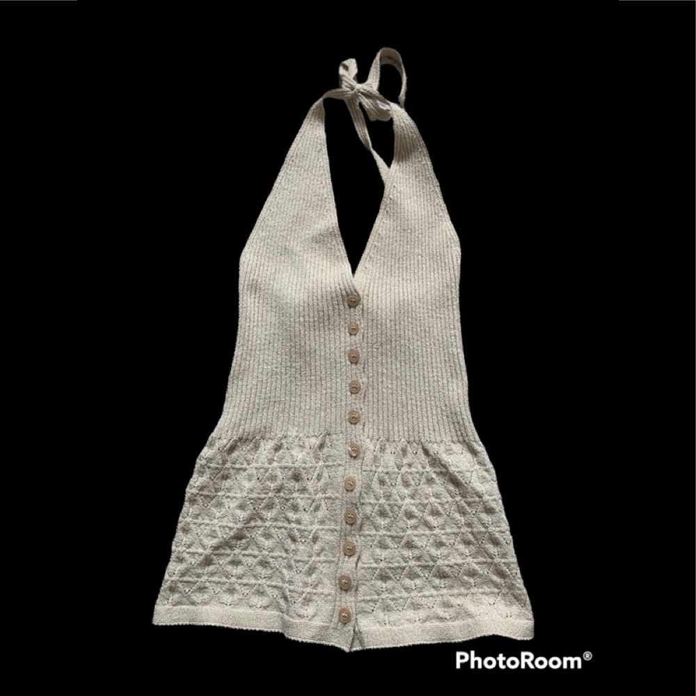 Georgeous knit tie top.